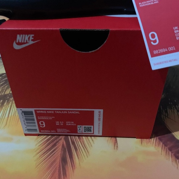 REMOVING  Brand New Women Nike Tanjun sandals 9 - Picture 6 of 10